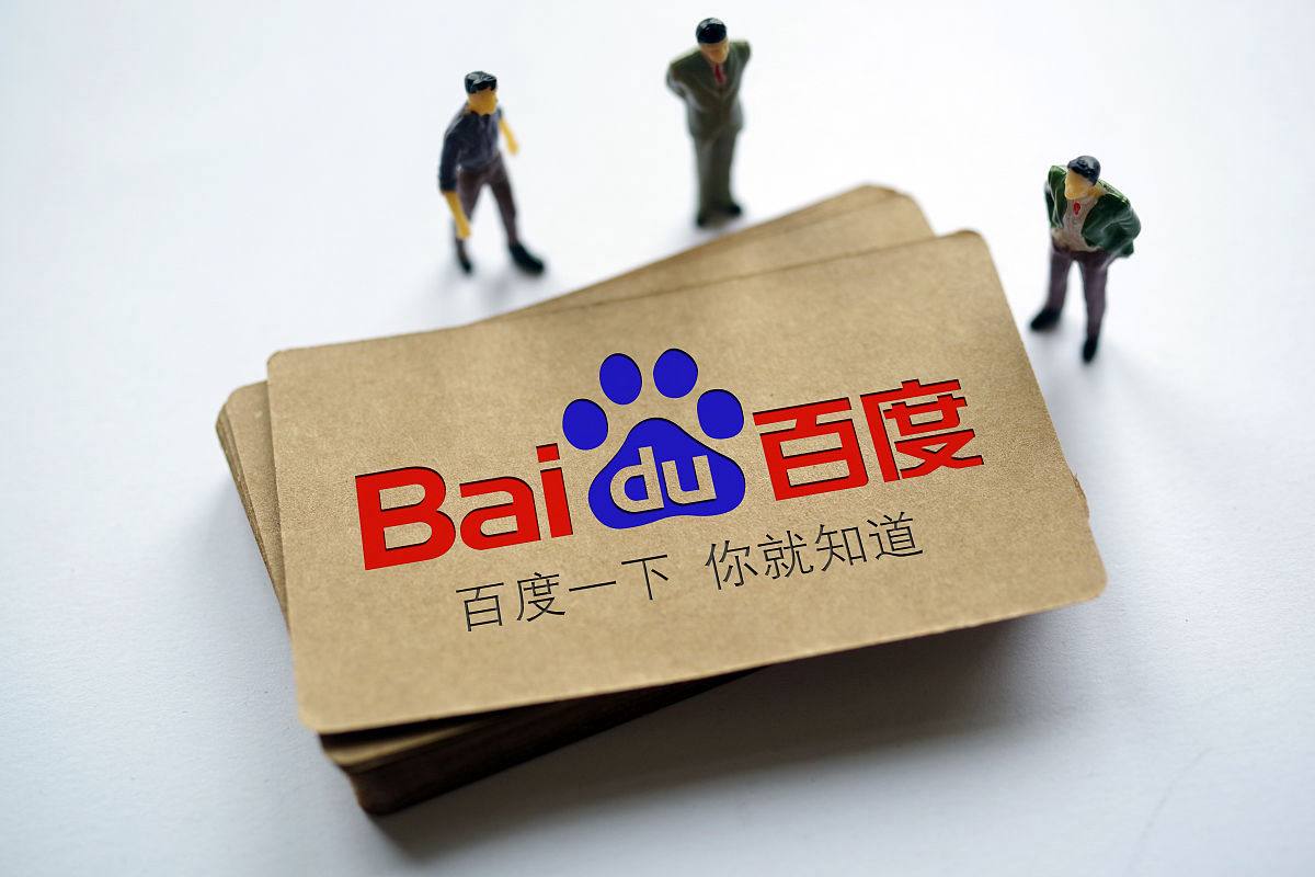 早就说了出门在外千万不要露富